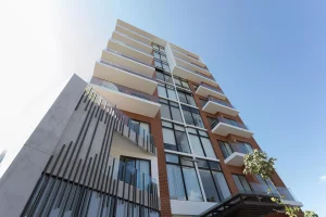 Lee más sobre el artículo Elevando la calidad de vida en un proyecto de vivienda vertical en la ciudad